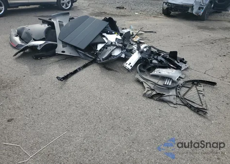 2024 Tesla Model Y z USA, uszkodzony, nr VIN 7SAYGDEE5RF164453